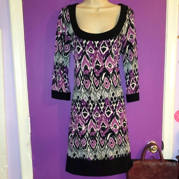 GRAPHIC PRINT SHIFT DRESS - Picture 2 of 6